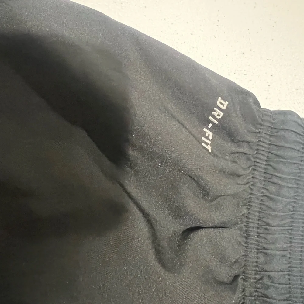 Nike teens  Athletic Black Shorts 18/20 years
